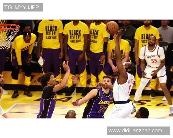 2013年湖人与快船激战回顾CCTV精彩瞬间重温篮球经典对决